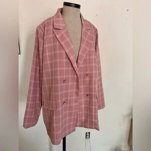 NWT in the style Women’s plus size mauve pink and white plaid blazer